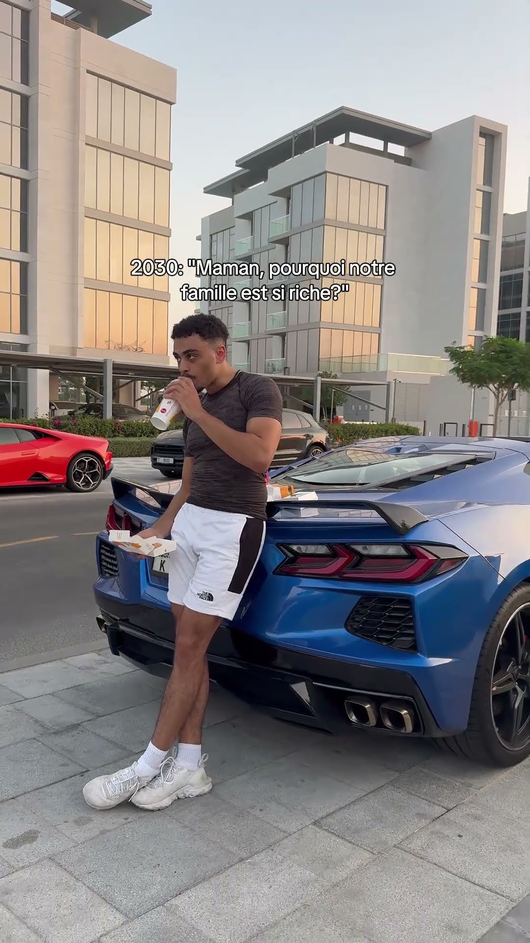 Clip Bryan RGT devant une Corvette