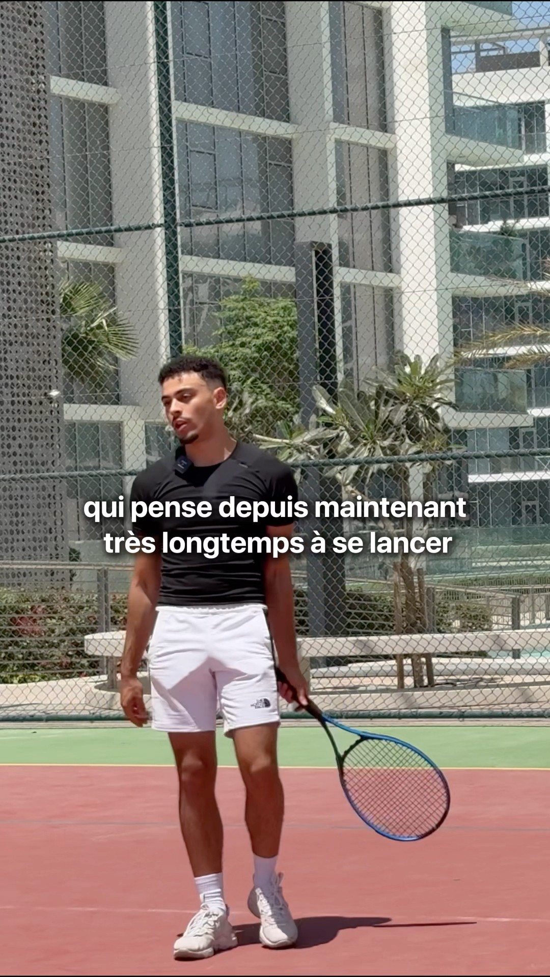 Clip Bryan RGT sur un court de tennis à Dubaï